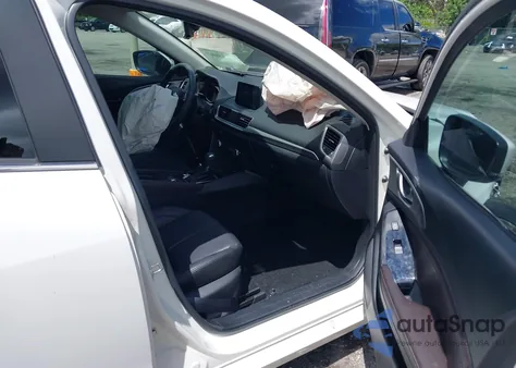 2018 Mazda Mazda3 Touring z USA, uszkodzony, nr VIN 3MZBN1V32JM216852